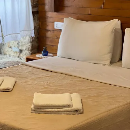 Salaria ゲストハウス ジロカストラ