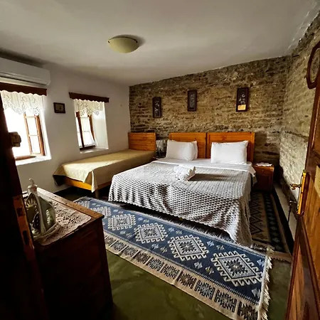 Salaria Pensjonat Gjirokastra
